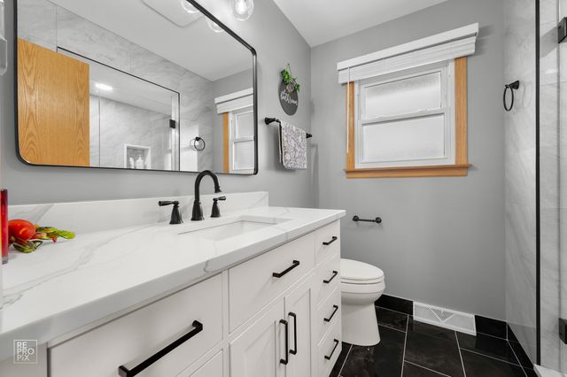 444 S Prospect Avenue, Itasca, IL 60143