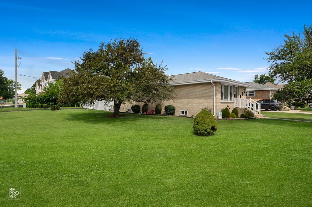 444 S Prospect Avenue, Itasca, IL 60143
