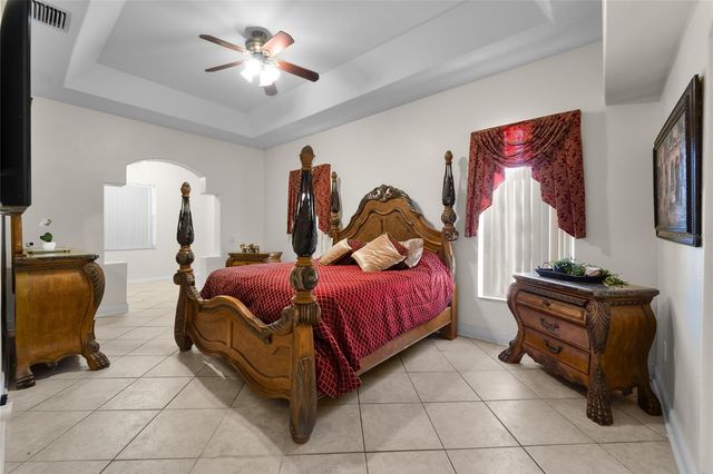 9012 W FLORA STREET, Tampa, FL 33615