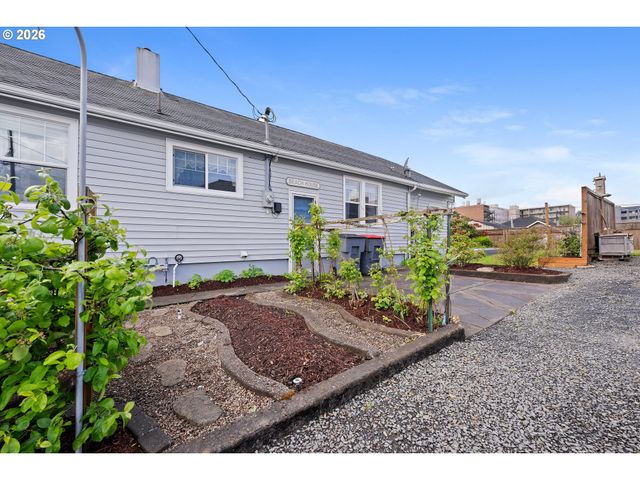416 S DOWNING St, Seaside, OR 97138