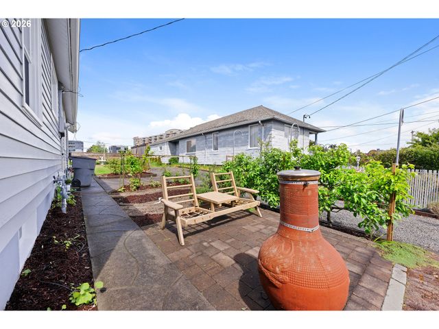 416 S DOWNING St, Seaside, OR 97138