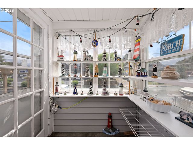 416 S DOWNING St, Seaside, OR 97138