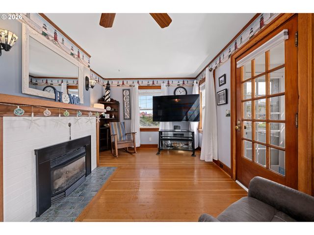 416 S DOWNING St, Seaside, OR 97138