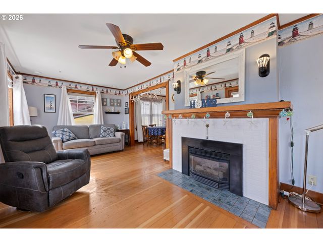 416 S DOWNING St, Seaside, OR 97138