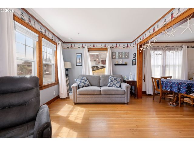 416 S DOWNING St, Seaside, OR 97138