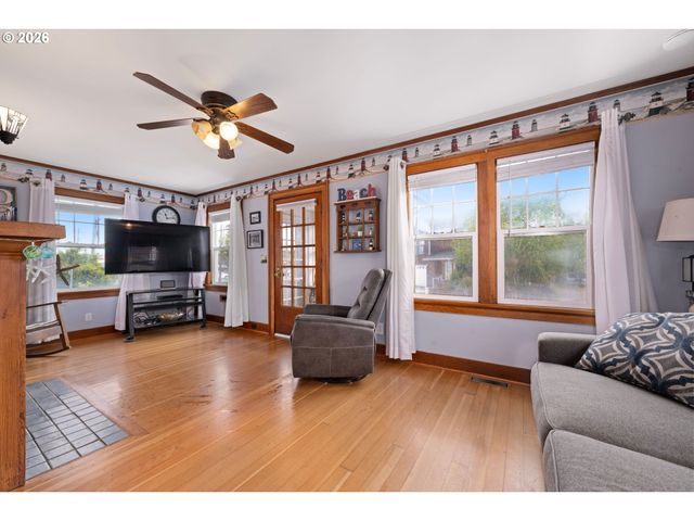 416 S DOWNING St, Seaside, OR 97138