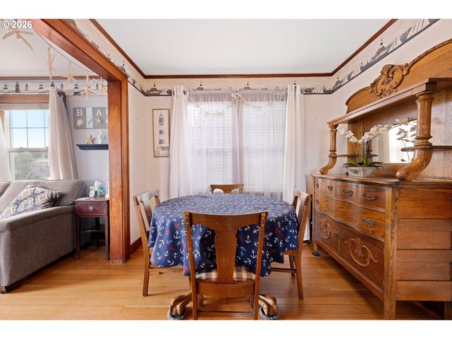 416 S DOWNING St, Seaside, OR 97138