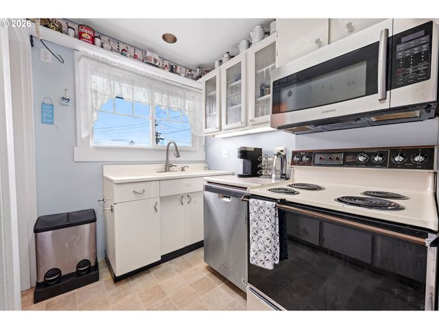 416 S DOWNING St, Seaside, OR 97138