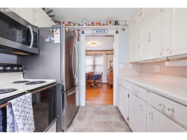 416 S DOWNING St, Seaside, OR 97138