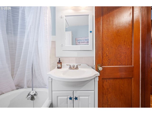 416 S DOWNING St, Seaside, OR 97138