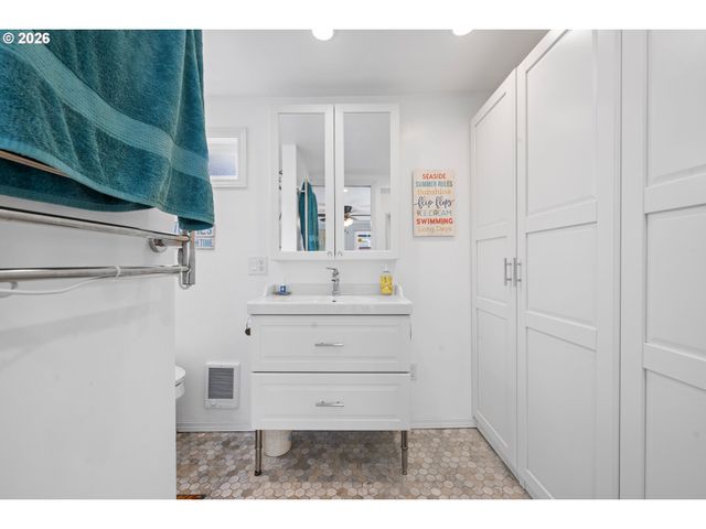 416 S DOWNING St, Seaside, OR 97138
