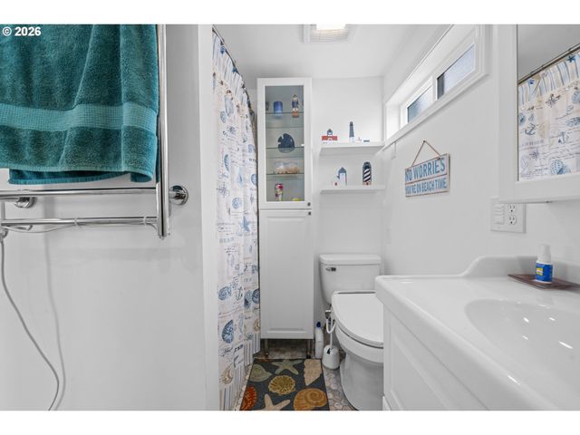 416 S DOWNING St, Seaside, OR 97138