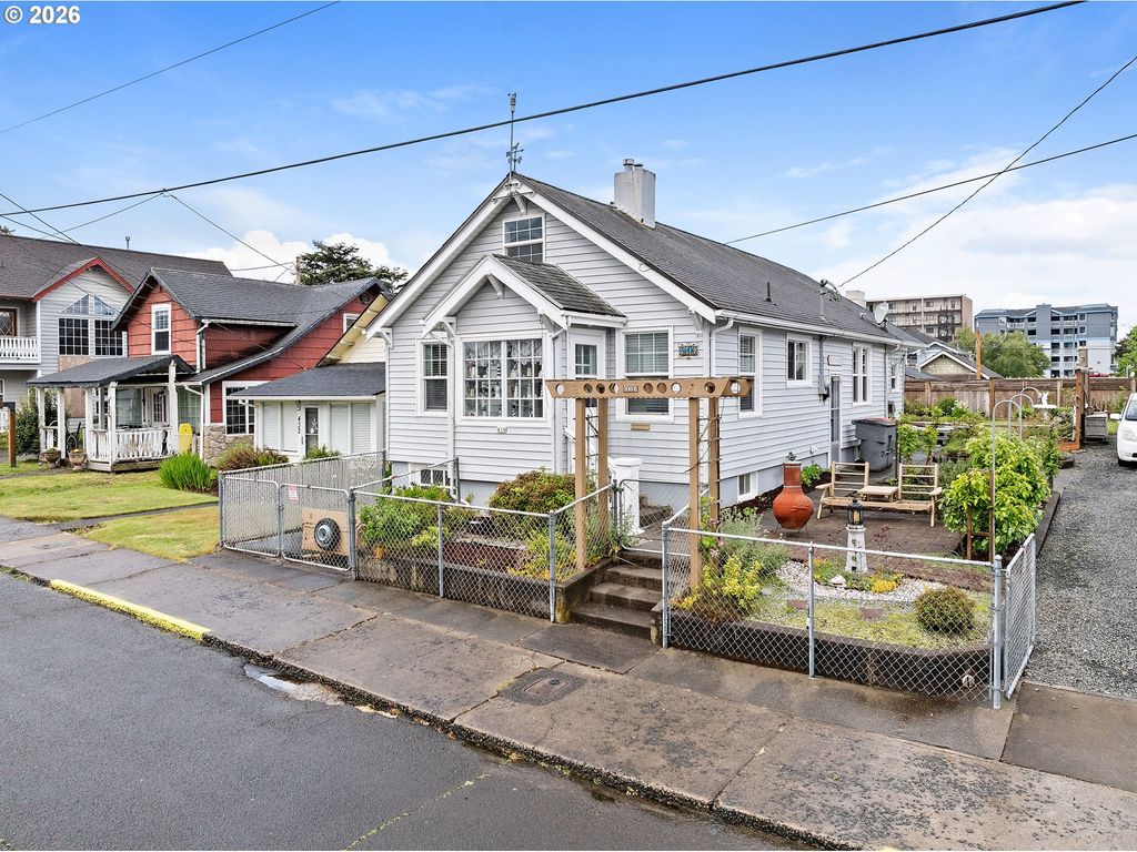 416 S DOWNING St, Seaside, OR 97138