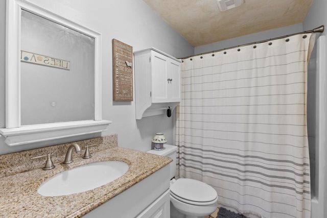 300 Falmouth Road APT 20D, Mashpee, MA 02649