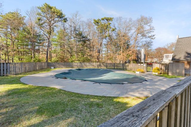 300 Falmouth Road APT 20D, Mashpee, MA 02649