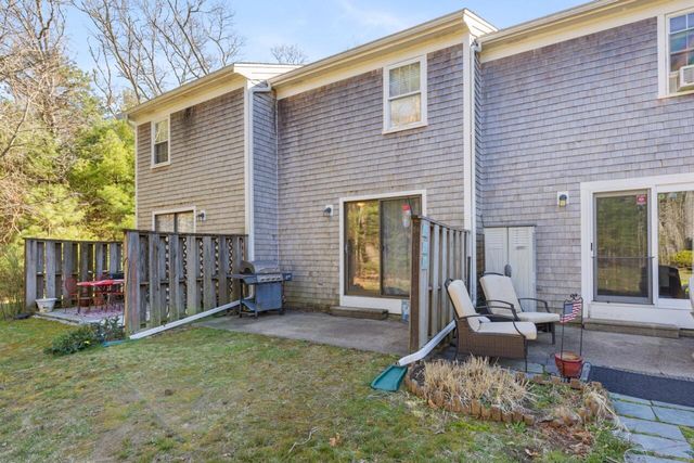 300 Falmouth Road APT 20D, Mashpee, MA 02649