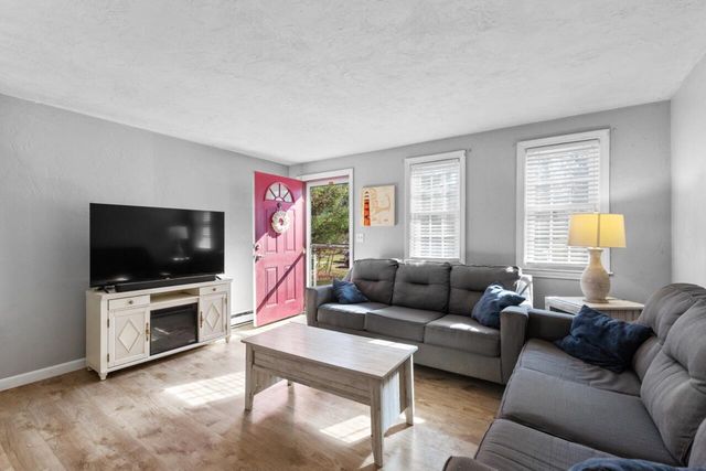 300 Falmouth Road APT 20D, Mashpee, MA 02649