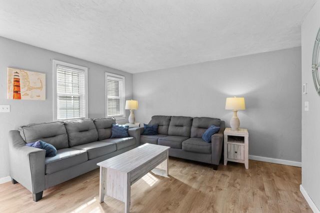 300 Falmouth Road APT 20D, Mashpee, MA 02649