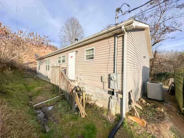 52 Coon Ridge Drive, Cannon, KY 40923