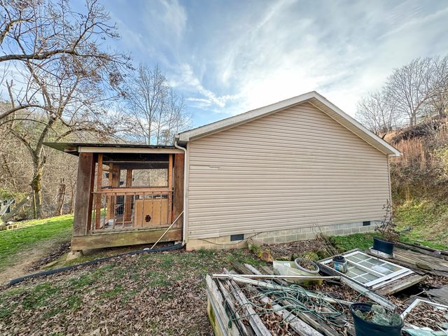 52 Coon Ridge Drive, Cannon, KY 40923