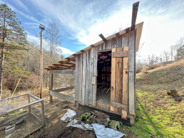 52 Coon Ridge Drive, Cannon, KY 40923