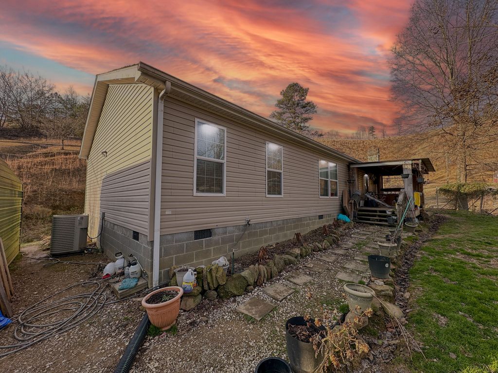 52 Coon Ridge Drive, Cannon, KY 40923