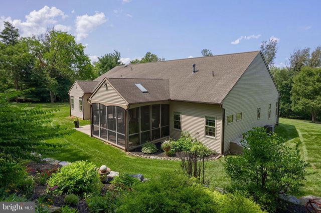 144 MEADOW LN, Lancaster, PA 17601