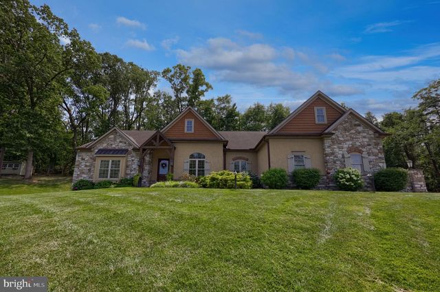 144 MEADOW LN, Lancaster, PA 17601