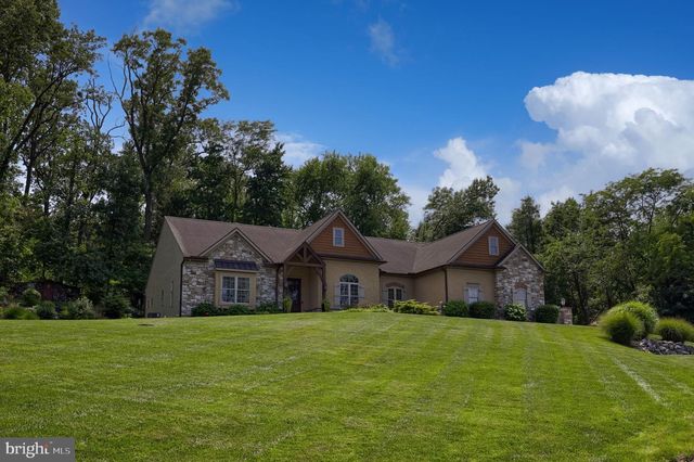 144 MEADOW LN, Lancaster, PA 17601