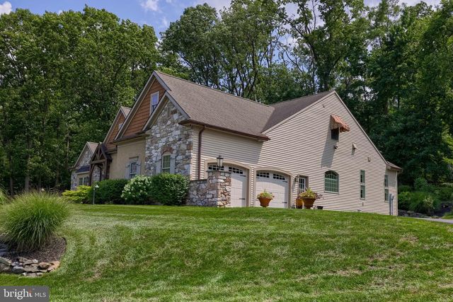 144 MEADOW LN, Lancaster, PA 17601