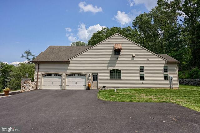 144 MEADOW LN, Lancaster, PA 17601