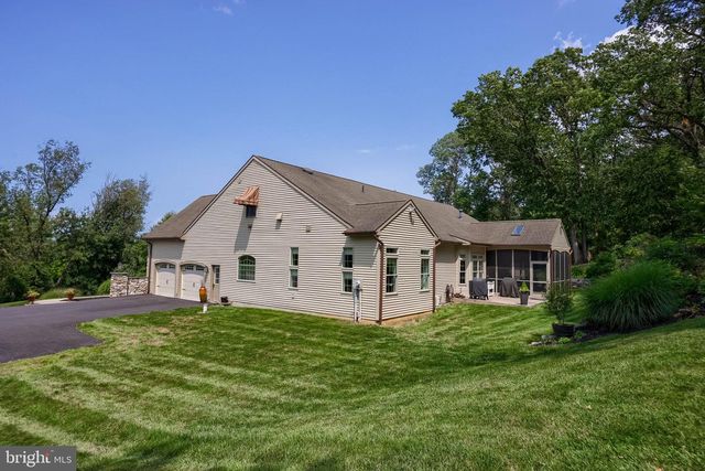 144 MEADOW LN, Lancaster, PA 17601