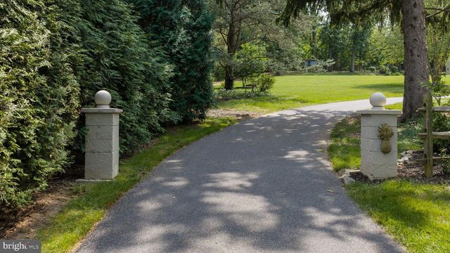 144 MEADOW LN, Lancaster, PA 17601
