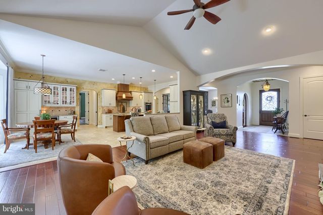 144 MEADOW LN, Lancaster, PA 17601