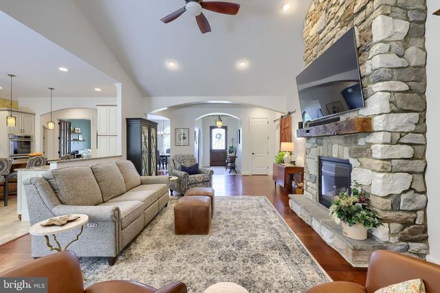 144 MEADOW LN, Lancaster, PA 17601