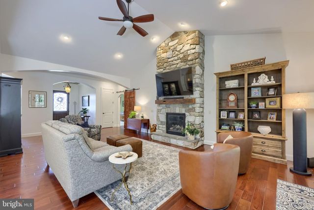 144 MEADOW LN, Lancaster, PA 17601