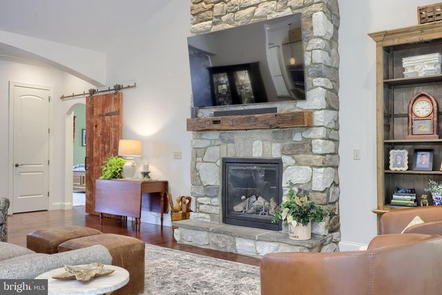144 MEADOW LN, Lancaster, PA 17601