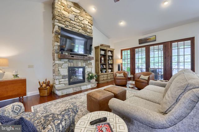 144 MEADOW LN, Lancaster, PA 17601
