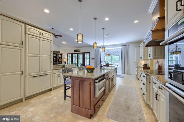 144 MEADOW LN, Lancaster, PA 17601