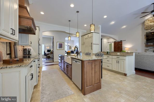 144 MEADOW LN, Lancaster, PA 17601