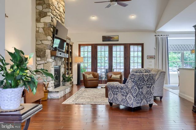144 MEADOW LN, Lancaster, PA 17601