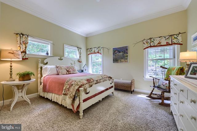 144 MEADOW LN, Lancaster, PA 17601