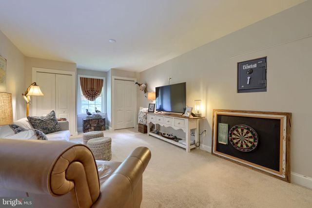 144 MEADOW LN, Lancaster, PA 17601