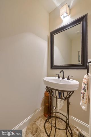 144 MEADOW LN, Lancaster, PA 17601