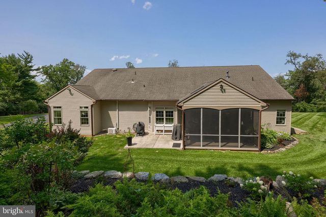 144 MEADOW LN, Lancaster, PA 17601