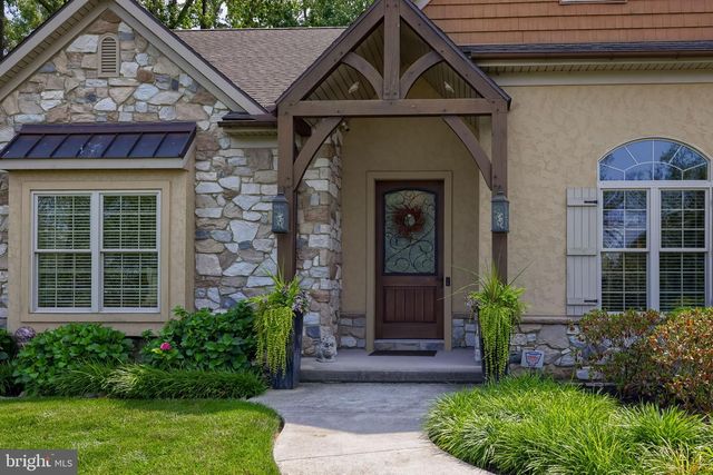 144 MEADOW LN, Lancaster, PA 17601