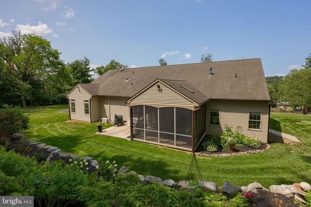144 MEADOW LN, Lancaster, PA 17601