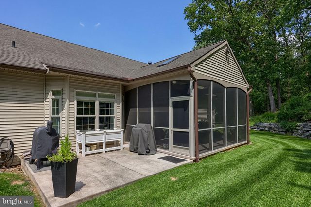 144 MEADOW LN, Lancaster, PA 17601