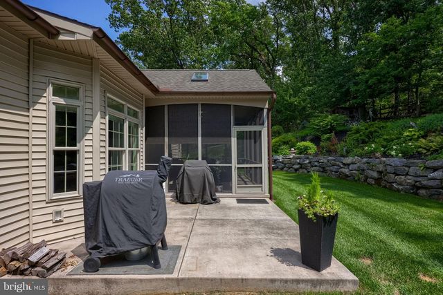 144 MEADOW LN, Lancaster, PA 17601