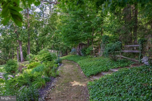 144 MEADOW LN, Lancaster, PA 17601